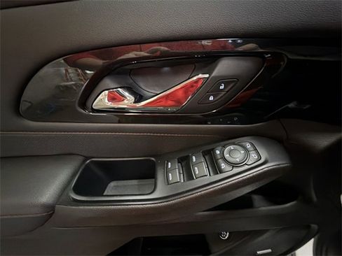 Used 2023 Chevrolet Traverse RS image 13