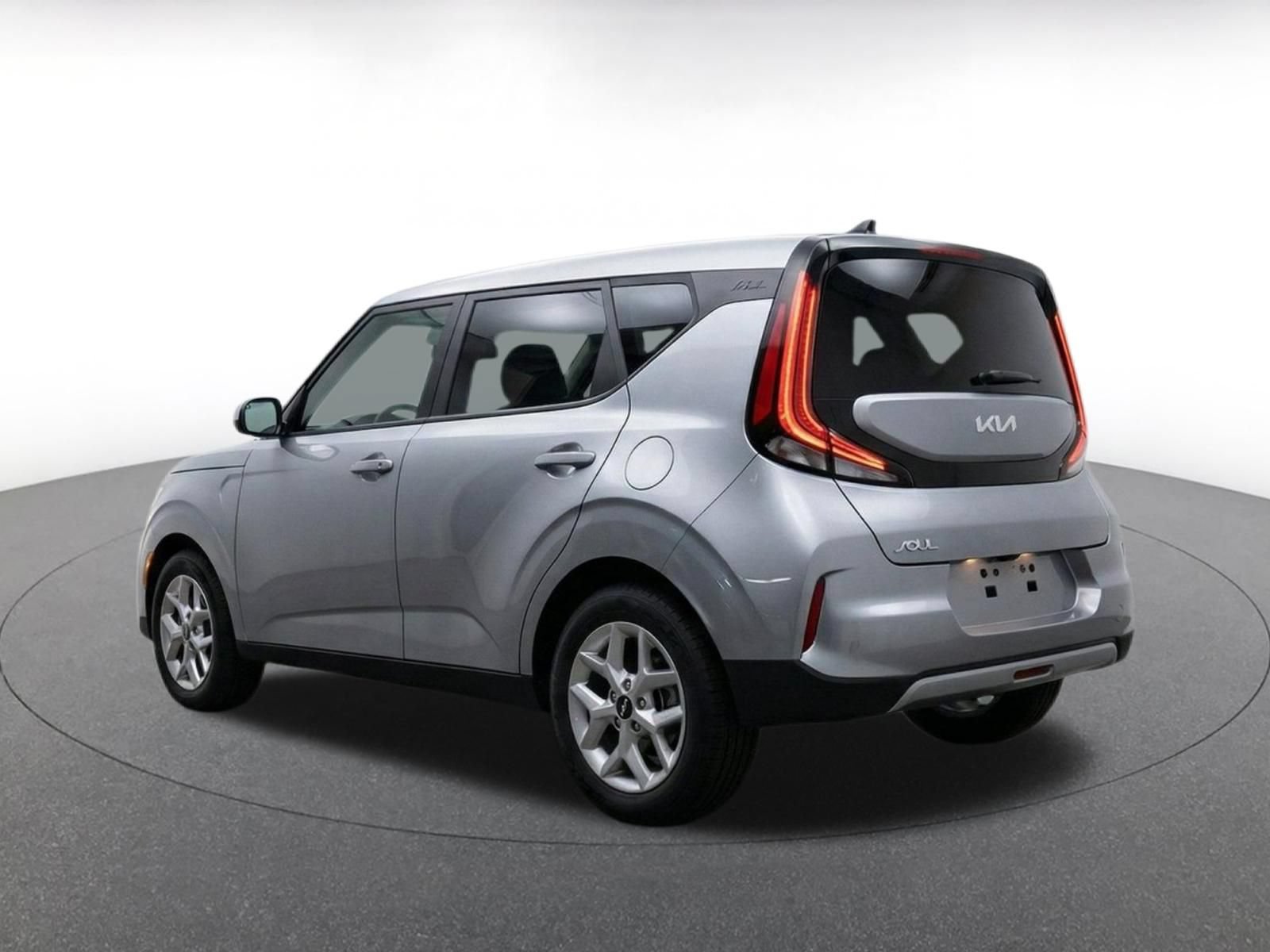 Used 2025 Kia Soul LX w/ LX Technology Package FWD image 6