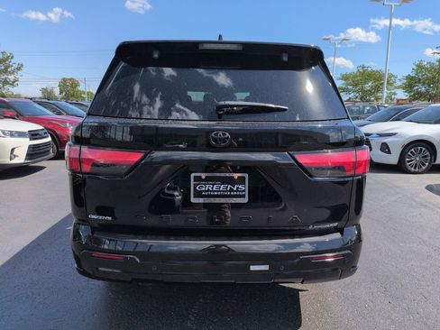 Used 2025 Toyota Sequoia Platinum AWD/4WD image 4