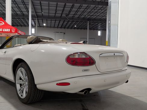Used 2003 Jaguar XK8 Convertible image 9