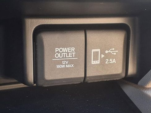 Used 2021 Honda Pilot Touring image 7