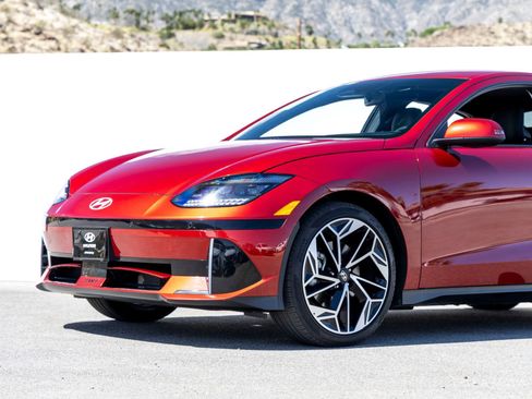 Used 2023 Hyundai Ioniq 6 SEL image 5