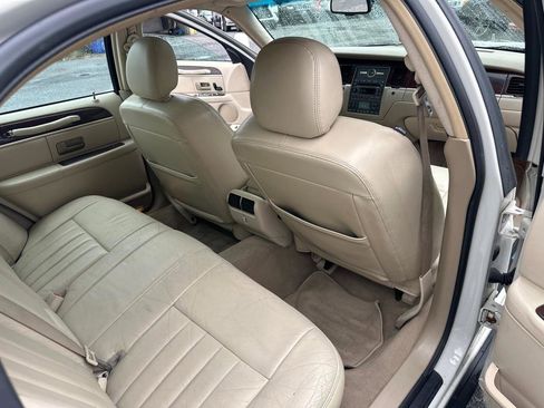 Used 2007 Lincoln Town Car Signature RWD image 37