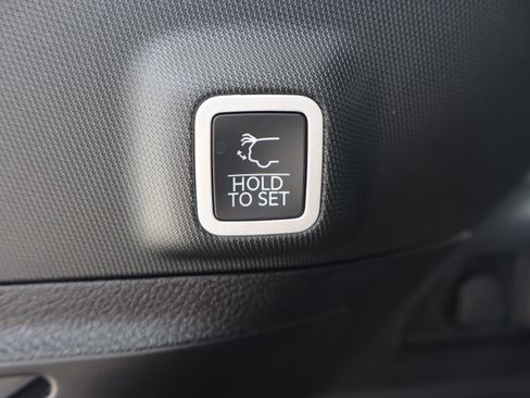 Used 2025 Jeep Grand Cherokee Altitude AWD/4WD image 27