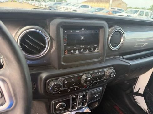 Used 2018 Jeep Wrangler Unlimited Sahara w/ LED Lighting Group AWD/4WD image 15