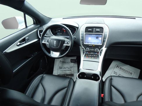 Used 2019 Lincoln Nautilus Premier image 10