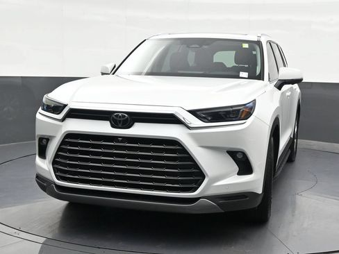 Used 2024 Toyota Grand Highlander AWD Hybrid image 9