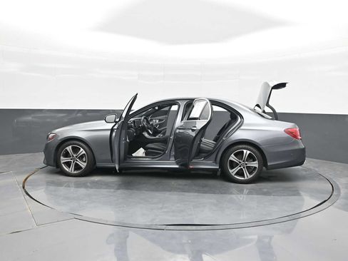Used 2019 Mercedes-Benz E 300 4MATIC image 40