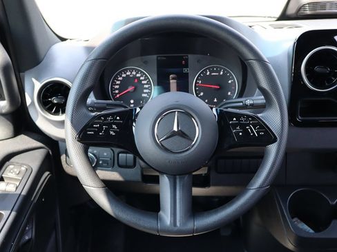 Used 2025 Mercedes-Benz Sprinter 2500 image 22
