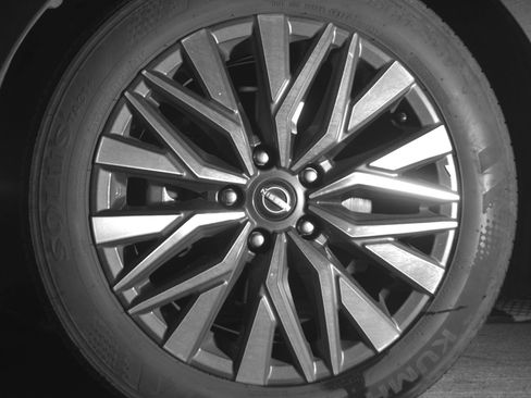 Used 2025 Nissan Altima 2.5 SV FWD image 12