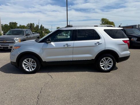 Used 2014 Ford Explorer XLT w/ Equipment Group 202A AWD/4WD image 2