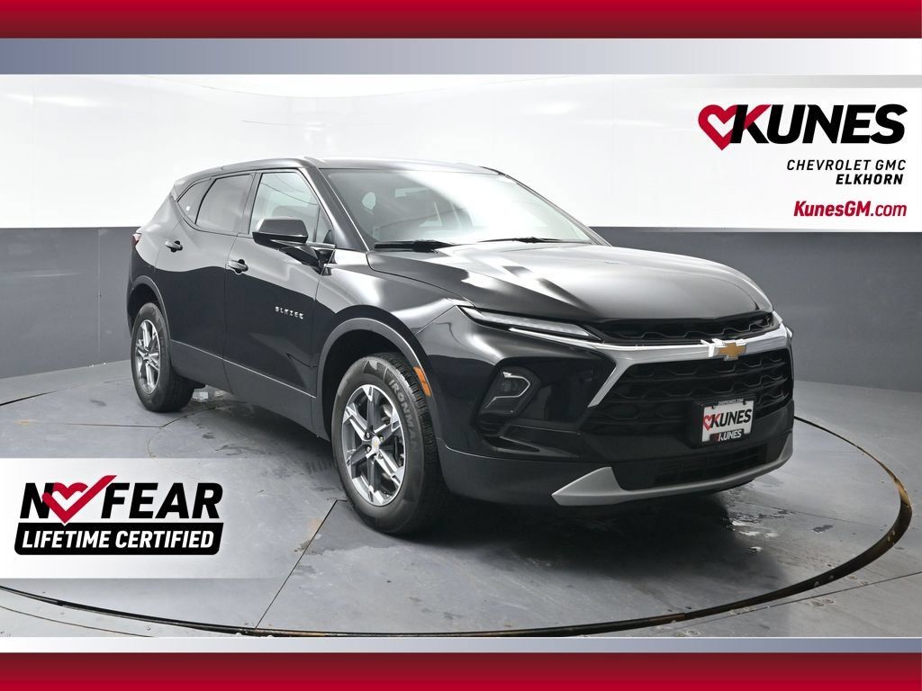 Used 2025 Chevrolet Blazer LT FWD image 1