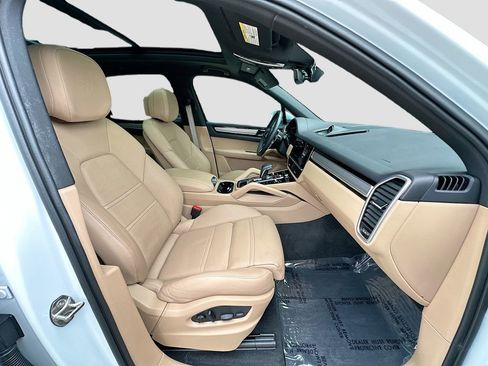 Certified 2023 Porsche Cayenne Platinum Edition AWD/4WD image 30
