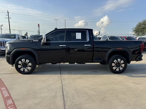 Used 2025 GMC Sierra 2500 Denali AWD/4WD image 5