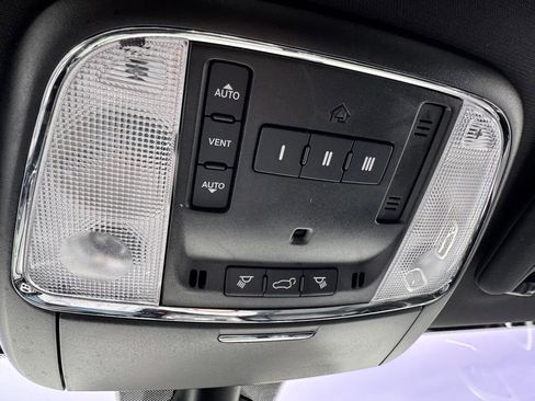 Used 2022 Jeep Grand Cherokee Limited image 29