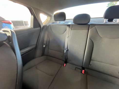 Used 2025 Kia K4 LXS image 40