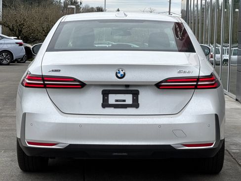Used 2025 BMW 530i xDrive AWD/4WD image 4