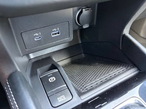 Used 2025 Nissan Kicks SV FWD image 19