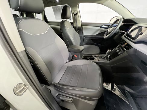 Used 2023 Volkswagen Taos SE image 27