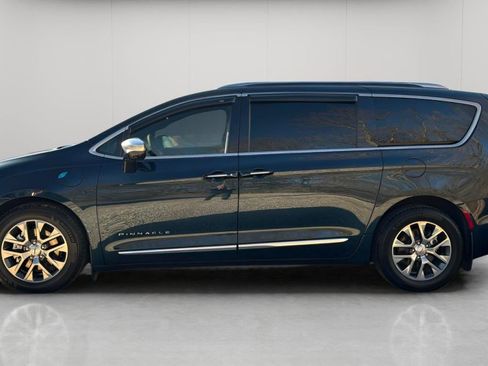 Used 2023 Chrysler Pacifica Pinnacle image 11