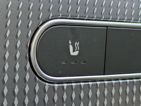 Used 2022 Mercedes-Benz GLB 250 image 23