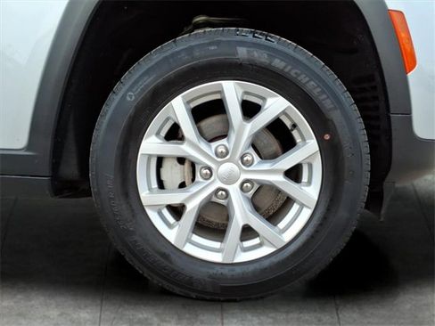 Used 2023 Jeep Grand Cherokee Limited image 9