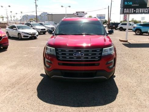 Used 2017 Ford Explorer XLT w/ Equipment Group 201A FWD image 2