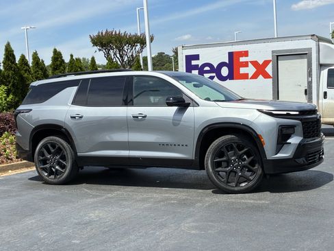 New 2026 Chevrolet Traverse RS w/ LPO, Floor Liner Package FWD image 3