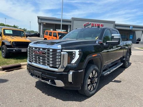 Used 2024 GMC Sierra 3500 Denali w/ Denali Reserve Package AWD/4WD image 1