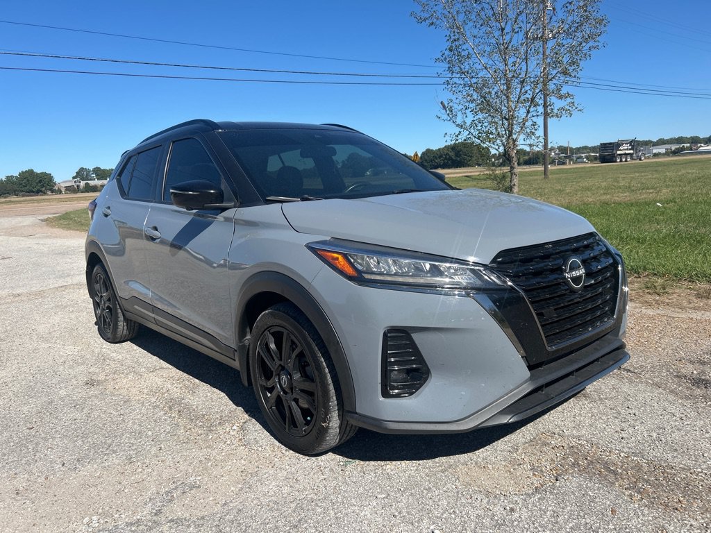 Used 2023 Nissan Kicks SR FWD image 1