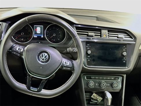 Used 2021 Volkswagen Tiguan SE w/ Panoramic Sunroof Package image 13