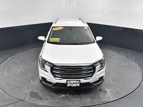 Used 2023 GMC Terrain SLT image 32