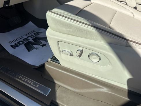 Used 2025 GMC Yukon Denali w/ Denali Reserve Package image 15