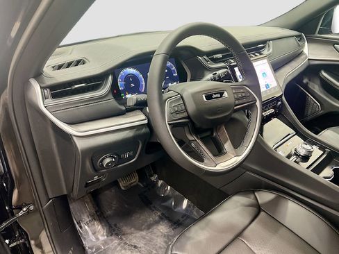 New 2025 Jeep Grand Cherokee Limited w/ Luxury Tech Group II image 22