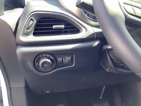 Used 2024 Chrysler Pacifica Pinnacle image 15