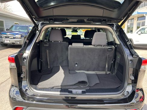 Used 2023 Toyota Highlander LE AWD/4WD image 27