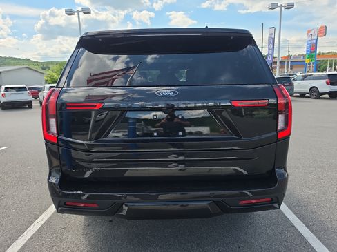 Used 2025 Ford Expedition Platinum w/ Stealth Performance Package AWD/4WD image 4