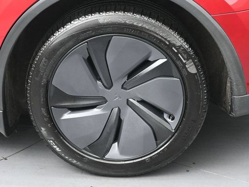 Used 2026 Tesla Model Y Long Range RWD image 34