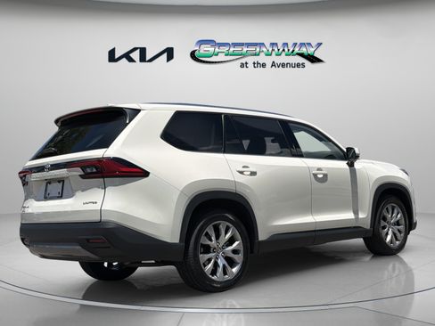 Used 2024 Toyota Grand Highlander AWD Hybrid image 6