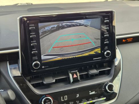 Used 2021 Toyota Corolla LE image 18