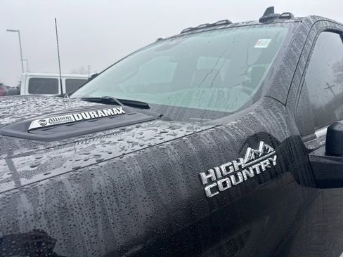 Used 2024 Chevrolet Silverado 2500 High Country image 9