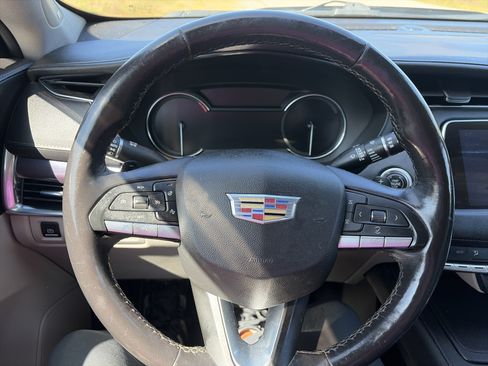 Used 2022 Cadillac XT4 Luxury w/ Cold Weather Package AWD/4WD image 21