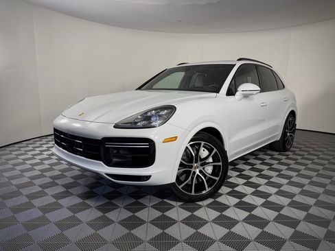 Used 2022 Porsche Cayenne Turbo image 1