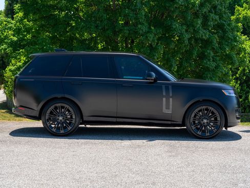Used 2025 Land Rover Range Rover Autobiography AWD/4WD image 8