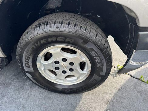 Used 2004 Chevrolet Tahoe LS RWD image 2