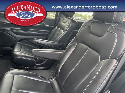 Used 2023 Jeep Grand Cherokee L Limited AWD/4WD image 12