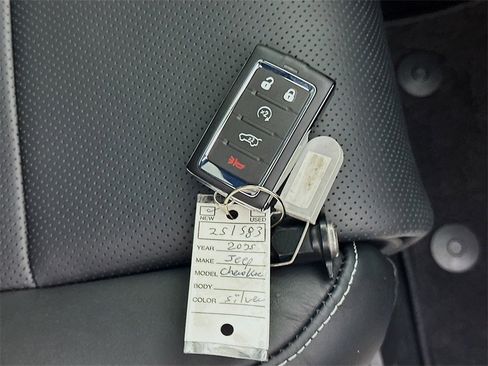 New 2025 Jeep Grand Cherokee L Overland w/ Luxury Tech Group IV image 20