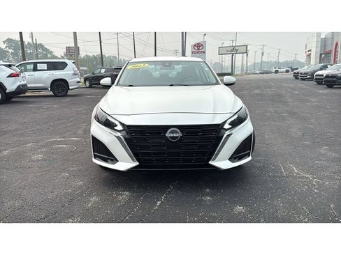 Used 2023 Nissan Altima 2.5 SV AWD/4WD image 2