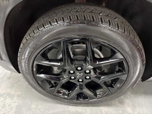 Used 2024 Chevrolet Traverse RS image 32