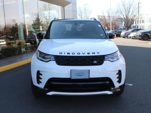 Used 2025 Land Rover Discovery Dynamic SE image 8